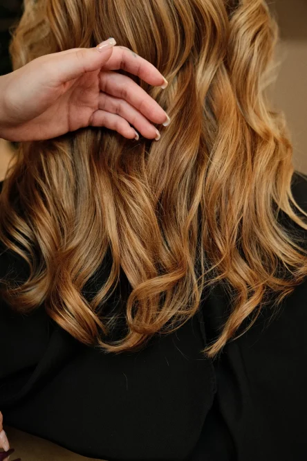 Balayage Luzern Nevanu - Professionelle handgemalte Balayage-Technik